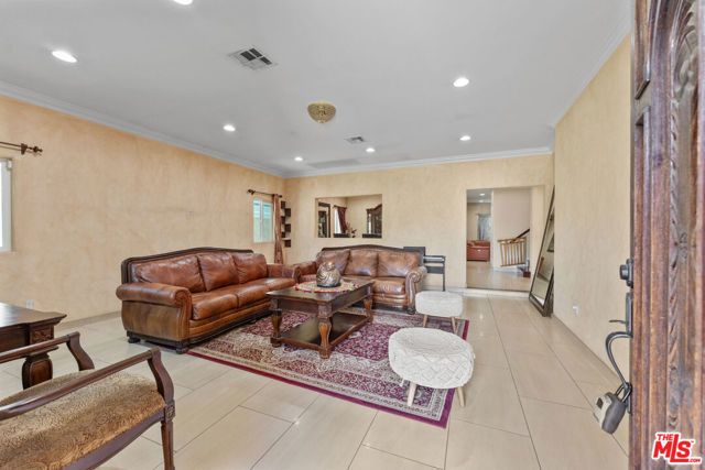 3332 Tilden Avenue, Los Angeles, CA 90034