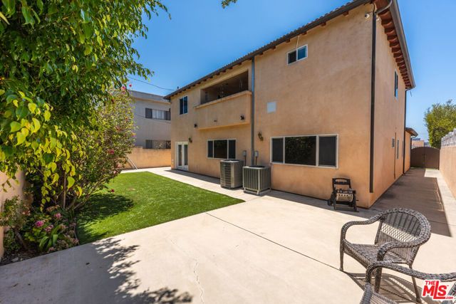 3332 Tilden Avenue, Los Angeles, CA 90034