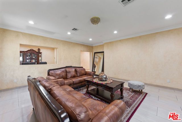 3332 Tilden Avenue, Los Angeles, CA 90034