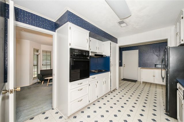 303 Heath Avenue, Madisonville, TX 77864