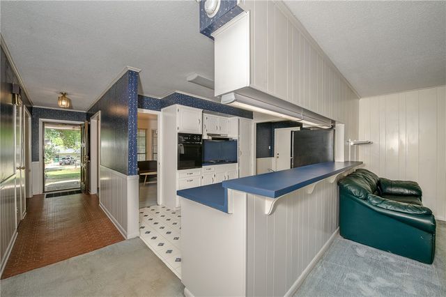303 Heath Avenue, Madisonville, TX 77864