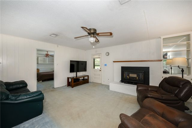 303 Heath Avenue, Madisonville, TX 77864