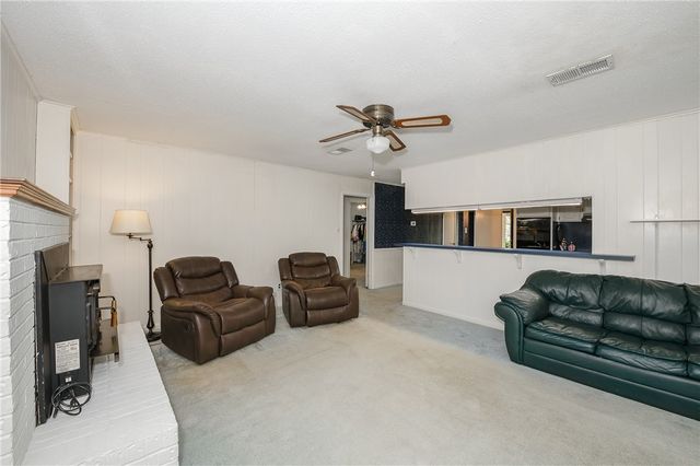 303 Heath Avenue, Madisonville, TX 77864