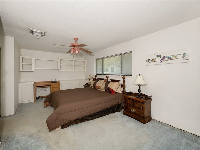 303 Heath Avenue, Madisonville, TX 77864