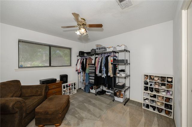 303 Heath Avenue, Madisonville, TX 77864