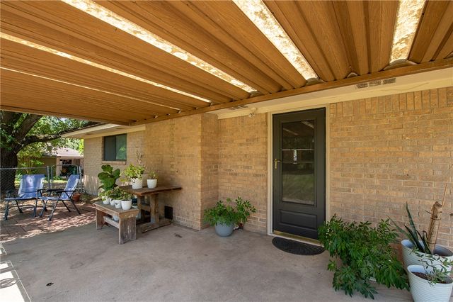 303 Heath Avenue, Madisonville, TX 77864