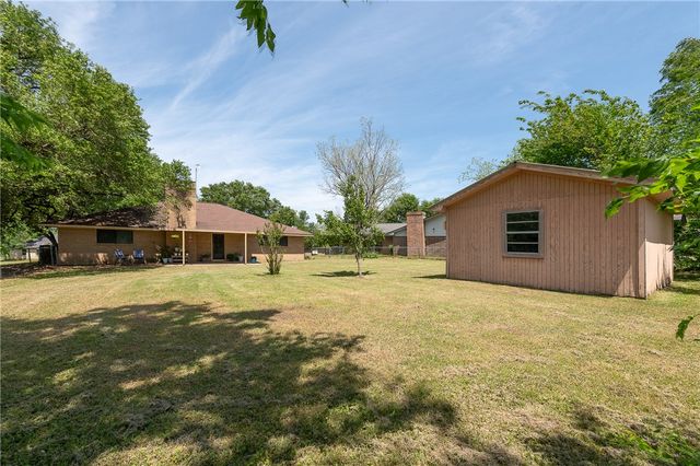 303 Heath Avenue, Madisonville, TX 77864