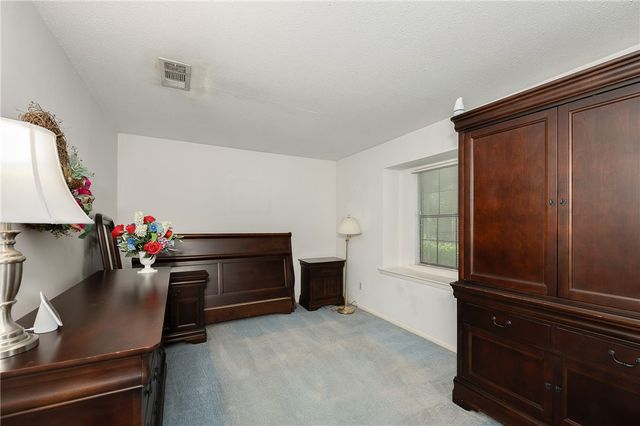 303 Heath Avenue, Madisonville, TX 77864