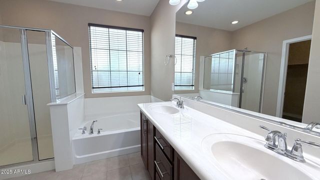 3021 S SUNLAND Drive, Chandler, AZ 85248
