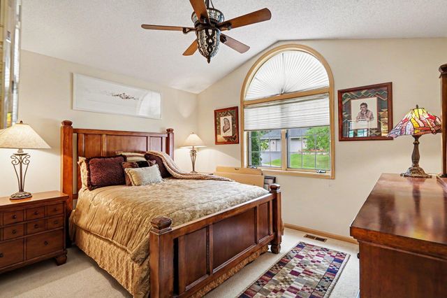 2003 Safari Heights Trail, Eagan, MN 55122