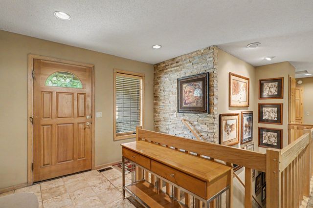 2003 Safari Heights Trail, Eagan, MN 55122