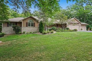 2003 Safari Heights Trail, Eagan, MN 55122