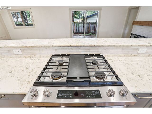 18655 Se YAMHILL Cir, Portland, OR 97233