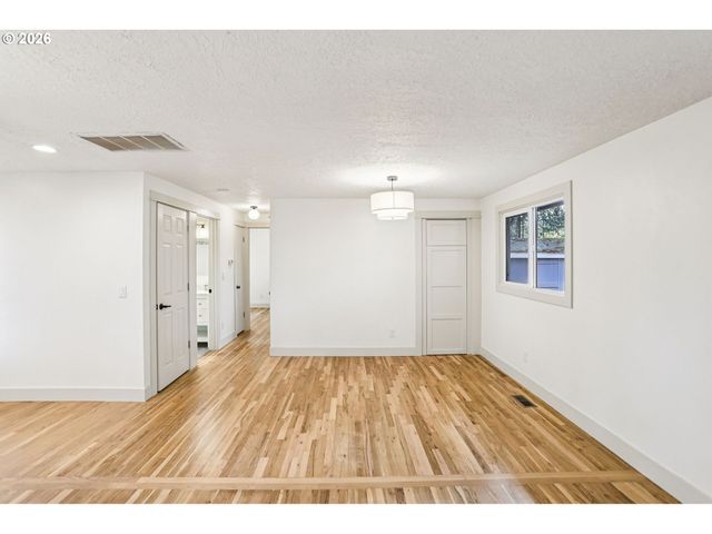 18655 Se YAMHILL Cir, Portland, OR 97233