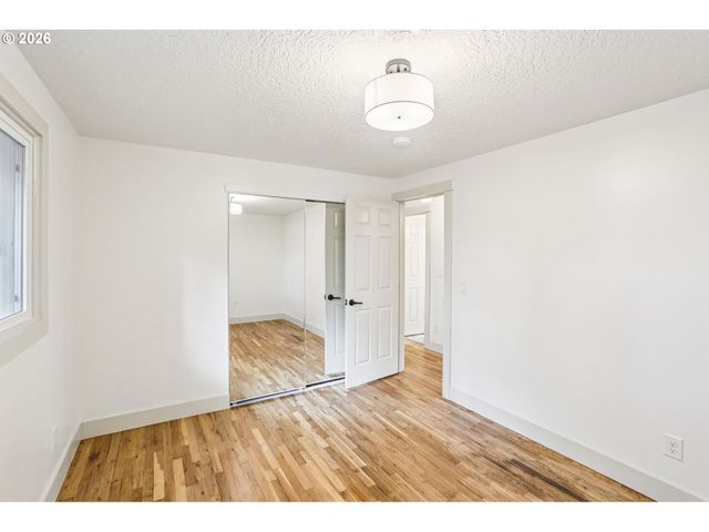 18655 Se YAMHILL Cir, Portland, OR 97233