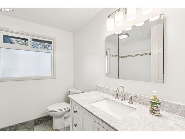 18655 Se YAMHILL Cir, Portland, OR 97233