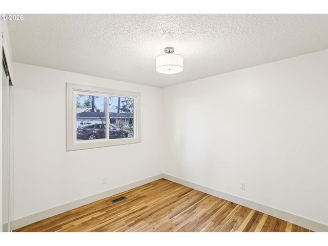 18655 Se YAMHILL Cir, Portland, OR 97233