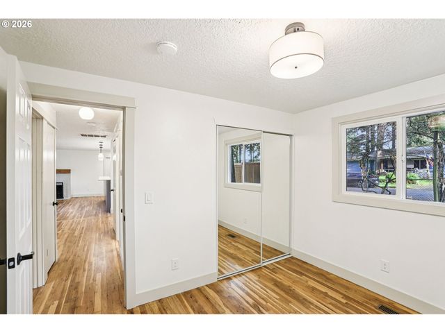 18655 Se YAMHILL Cir, Portland, OR 97233