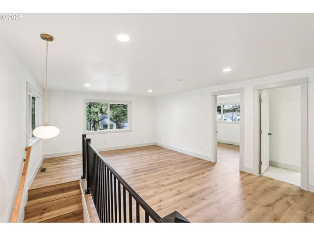 18655 Se YAMHILL Cir, Portland, OR 97233