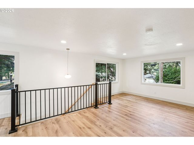 18655 Se YAMHILL Cir, Portland, OR 97233