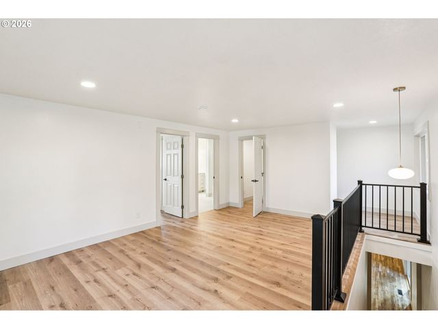 18655 Se YAMHILL Cir, Portland, OR 97233