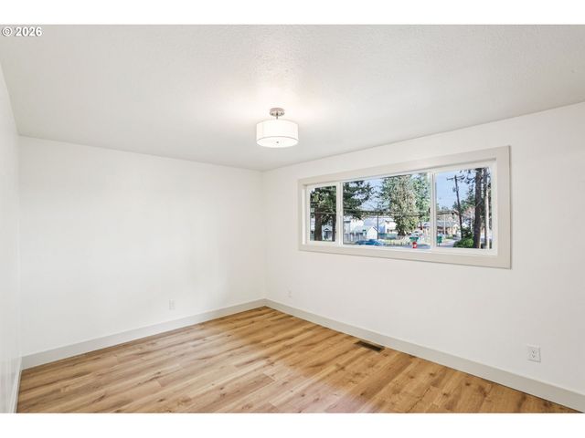 18655 Se YAMHILL Cir, Portland, OR 97233