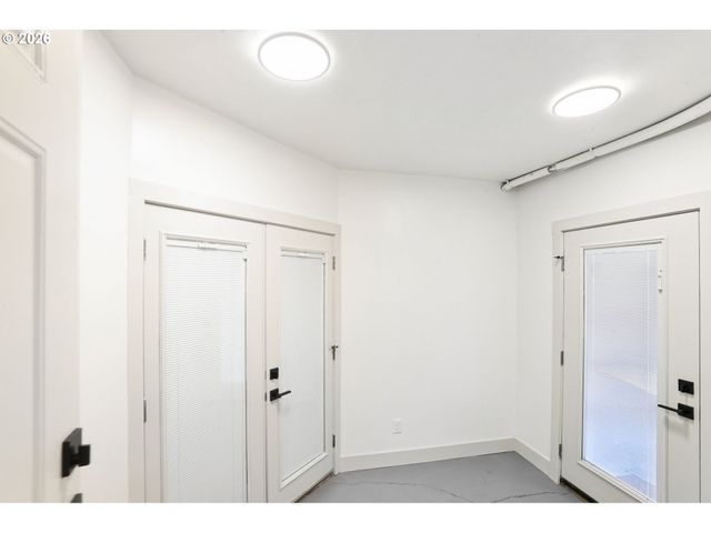 18655 Se YAMHILL Cir, Portland, OR 97233