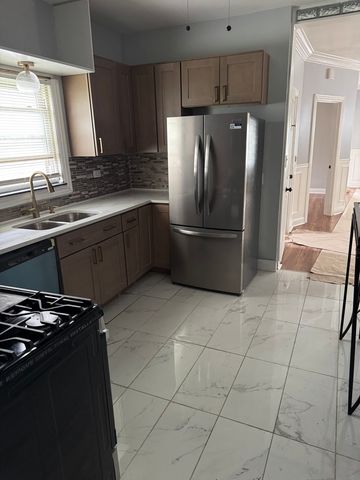 1739 W Steuben Street, Chicago, IL 60643
