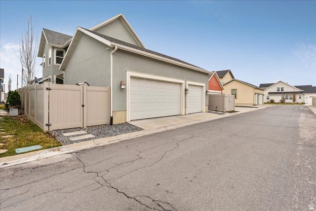 2052 W PHILLIPS ST, Kaysville, UT 84037
