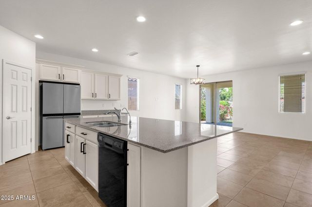 22472 E SONOQUI Boulevard, Queen Creek, AZ 85142