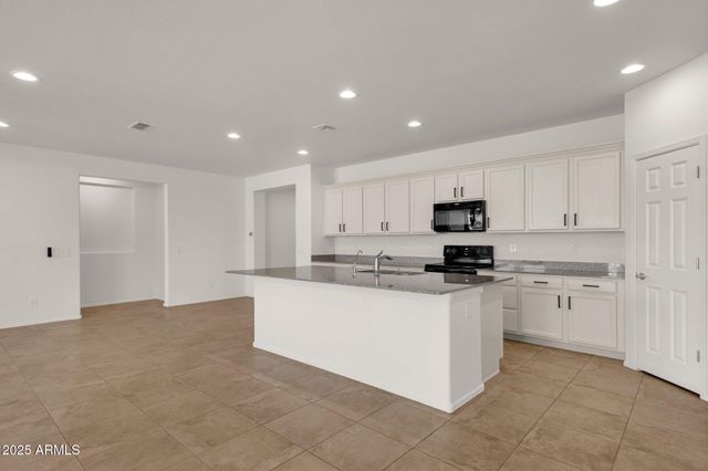 22472 E SONOQUI Boulevard, Queen Creek, AZ 85142