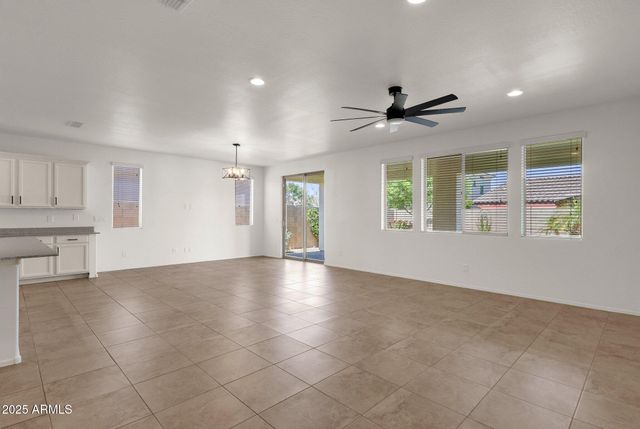 22472 E SONOQUI Boulevard, Queen Creek, AZ 85142