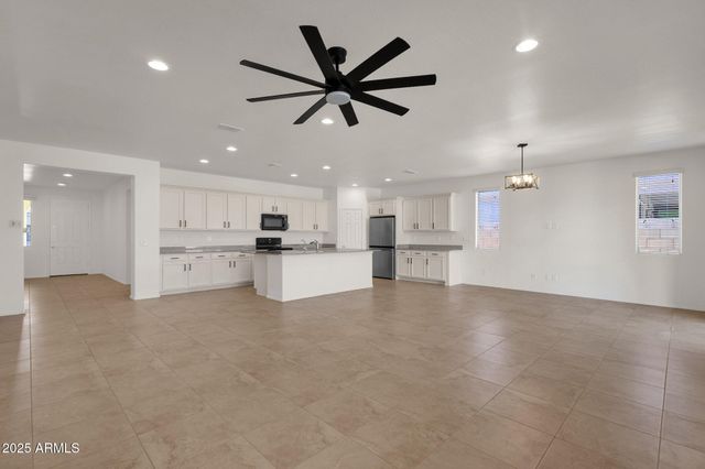 22472 E SONOQUI Boulevard, Queen Creek, AZ 85142