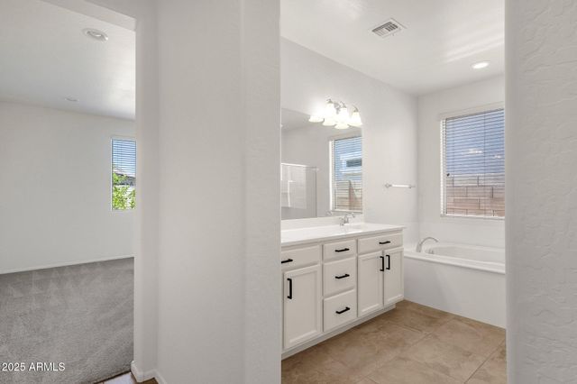 22472 E SONOQUI Boulevard, Queen Creek, AZ 85142
