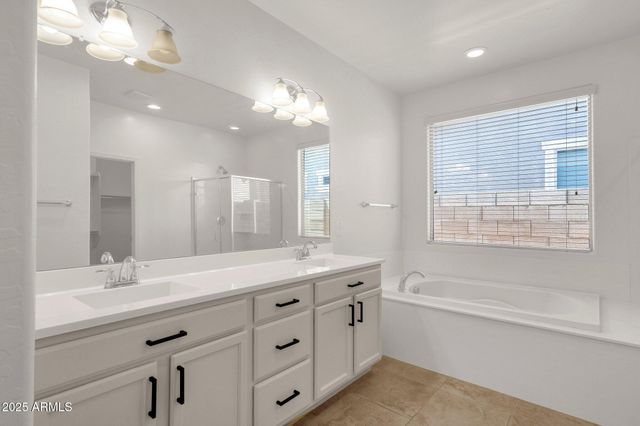 22472 E SONOQUI Boulevard, Queen Creek, AZ 85142
