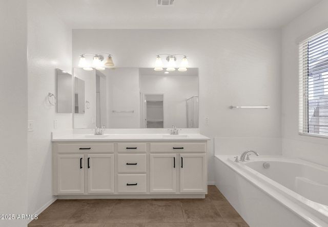 22472 E SONOQUI Boulevard, Queen Creek, AZ 85142