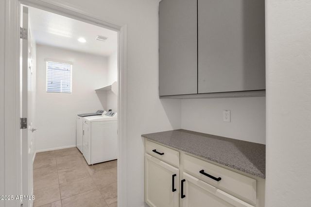 22472 E SONOQUI Boulevard, Queen Creek, AZ 85142