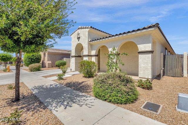 22472 E SONOQUI Boulevard, Queen Creek, AZ 85142
