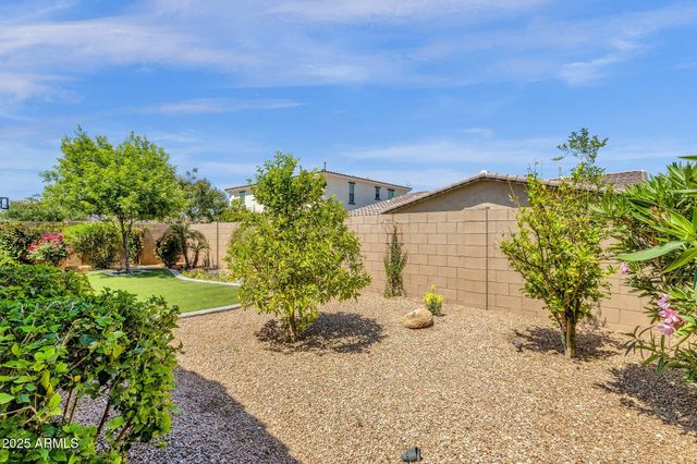 22472 E SONOQUI Boulevard, Queen Creek, AZ 85142