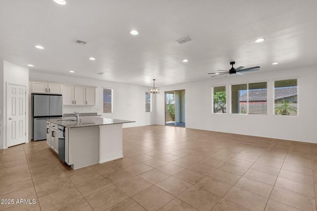 22472 E SONOQUI Boulevard, Queen Creek, AZ 85142