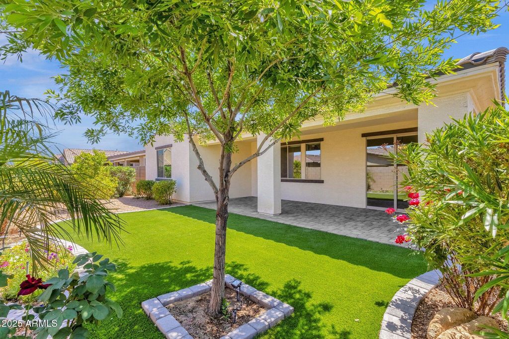 22472 E SONOQUI Boulevard, Queen Creek, AZ 85142