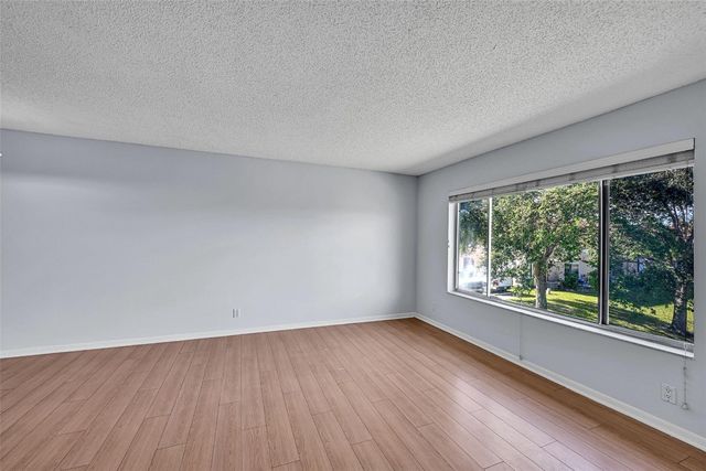 906 Twin Lakes Drive 8-J, Coral Springs, FL 33071