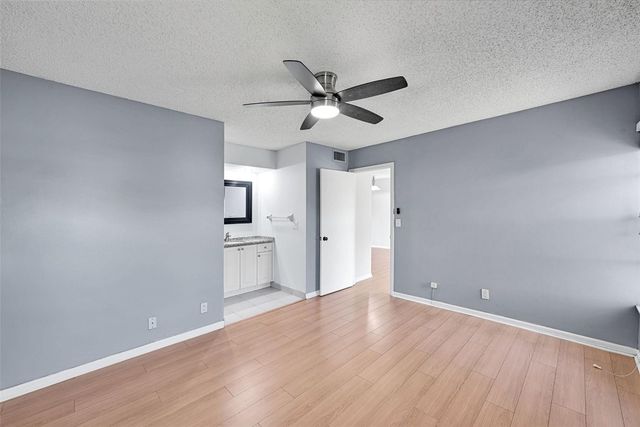 906 Twin Lakes Drive 8-J, Coral Springs, FL 33071