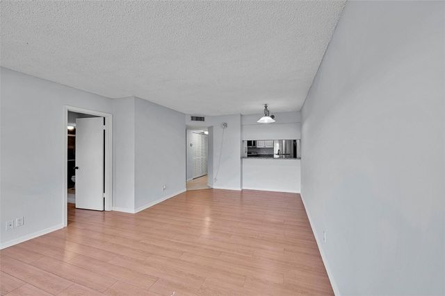 906 Twin Lakes Drive 8-J, Coral Springs, FL 33071