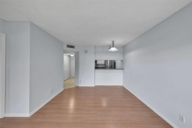 906 Twin Lakes Drive 8-J, Coral Springs, FL 33071