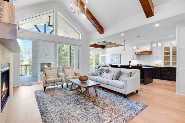 24999 W 98th Place, Lenexa, KS 66227