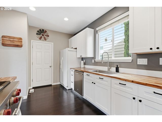 3690 Se STARLING Pl, Hillsboro, OR 97123