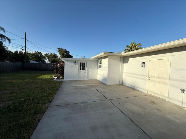 15573 BEDFORD CIRCLE E, Clearwater, FL 33764