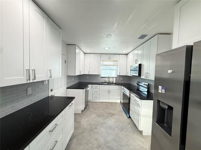 15573 BEDFORD CIRCLE E, Clearwater, FL 33764