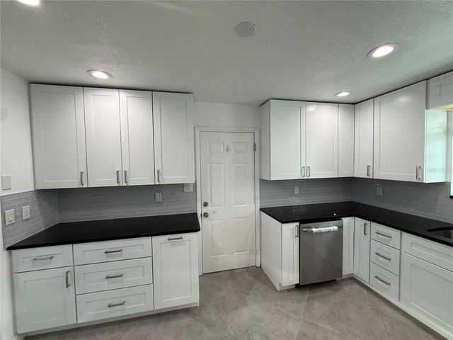 15573 BEDFORD CIRCLE E, Clearwater, FL 33764